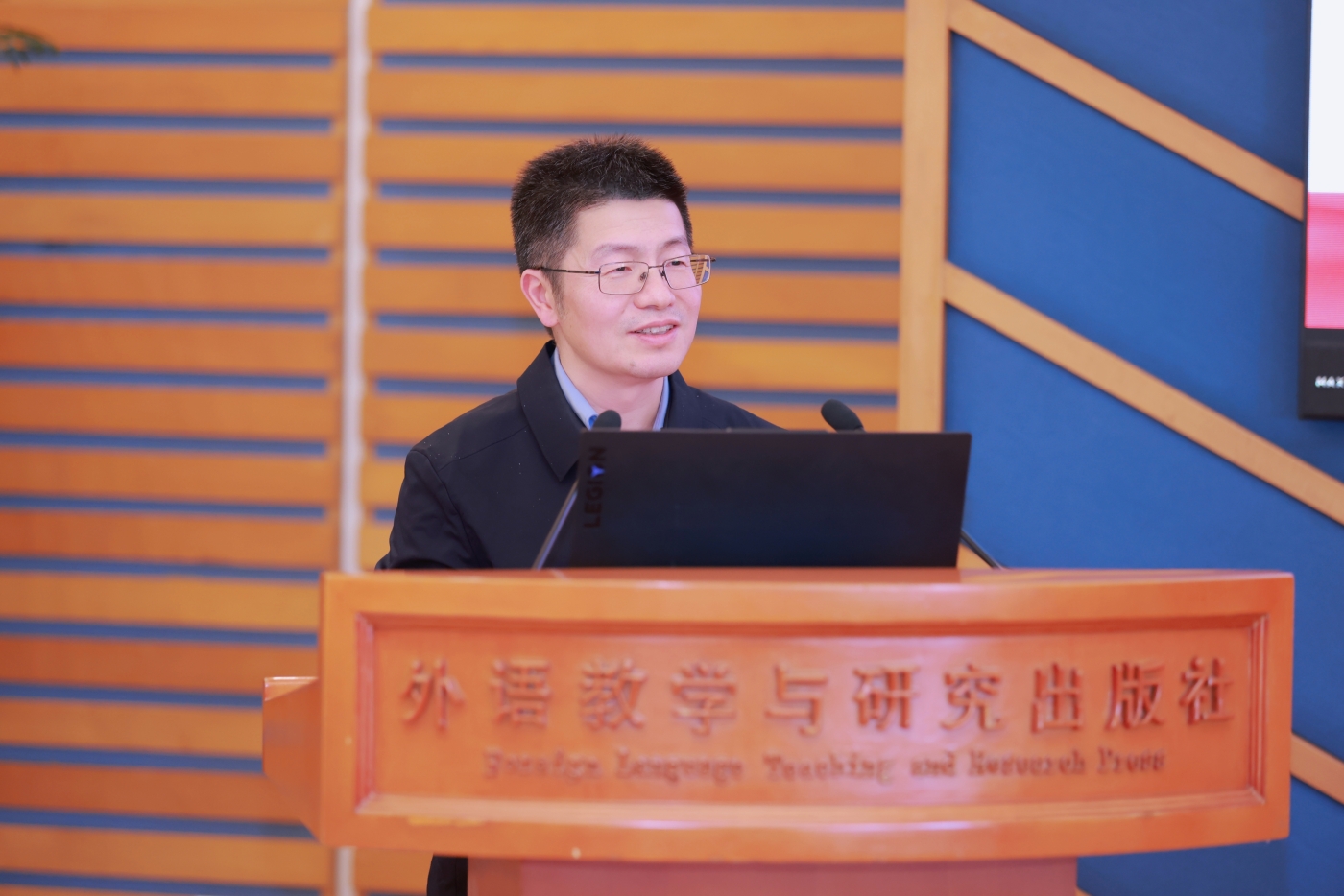 党委委员王勇同志主持新党员宣誓仪式环节.JPG 党委委员王勇同志主持新党员宣誓仪式环节.JPG