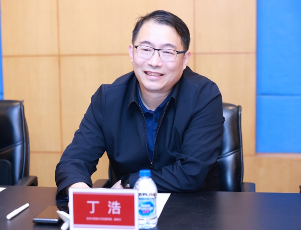 丁副校长 丁副校长