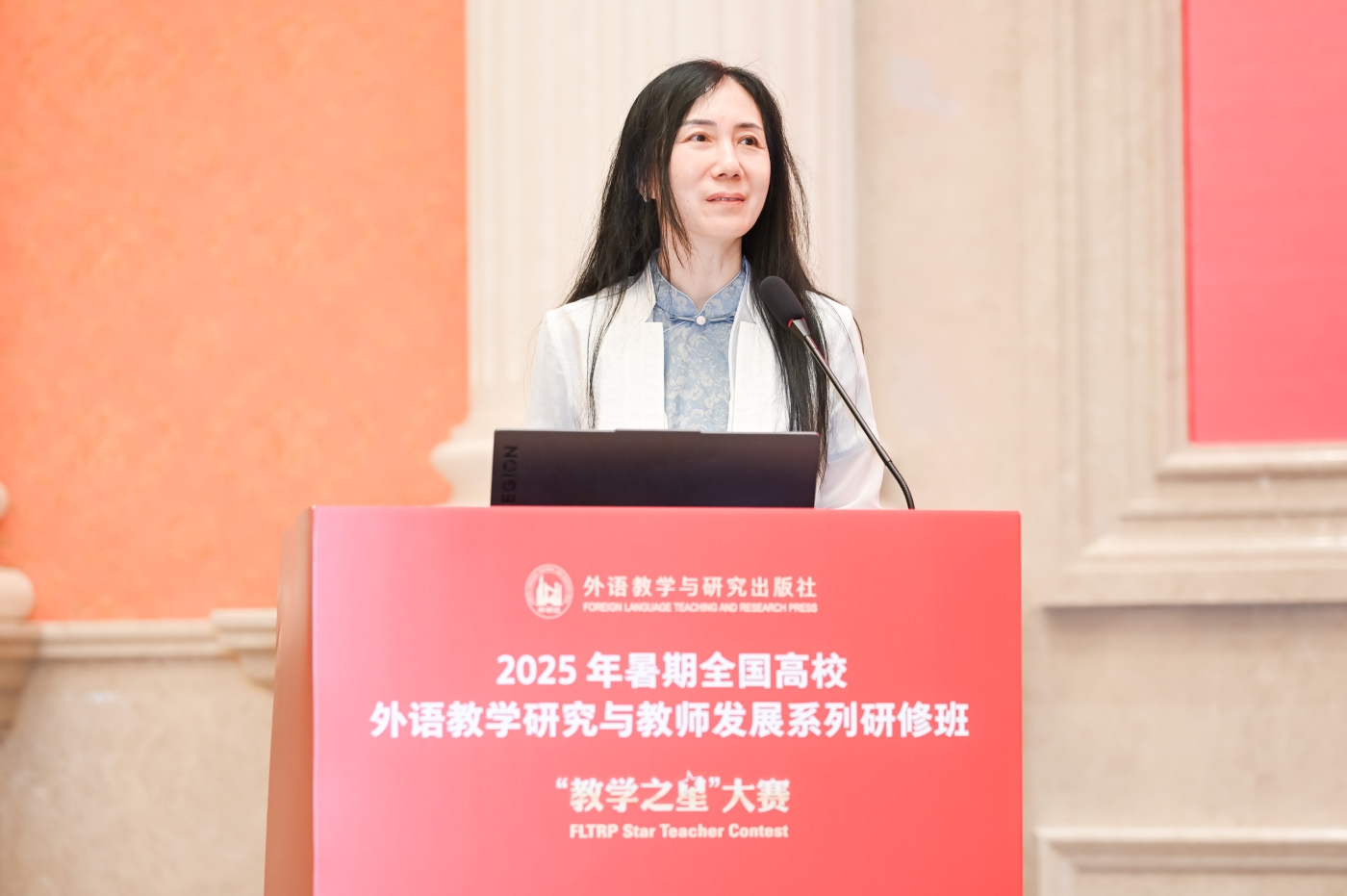 10 田朝霞 10 田朝霞